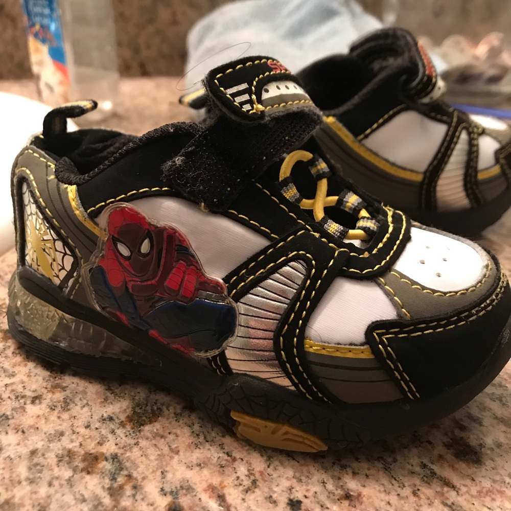 Light up Spider-Man shoe toddler size 6